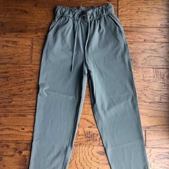 Lululemon Keep Moving Pant Grey Sage, Size 2 - Picture 4 of 6